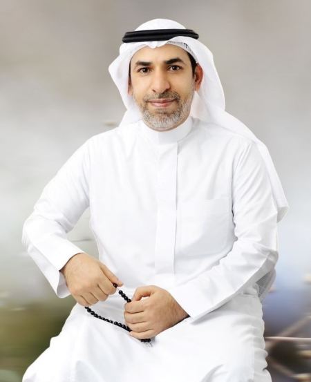 مسيرة حافلة بالعطاء: أهم كتب ومؤلفات الأديب السعودي عبدالعزيز آل زايد